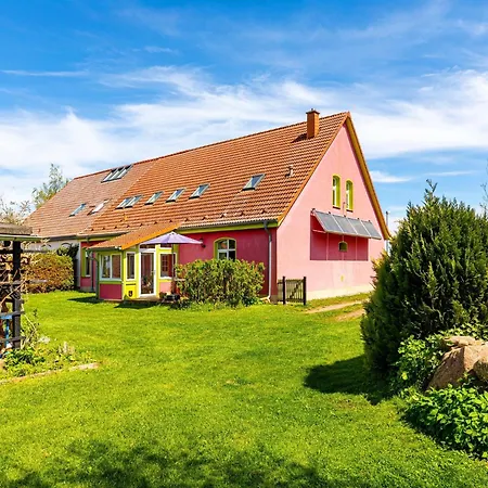 In With Garden Apartman