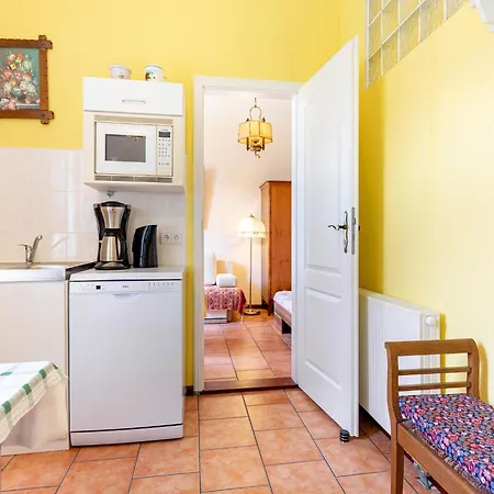 In With Garden Apartman