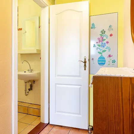 In With Garden Apartman *