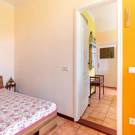 In With Garden Apartman